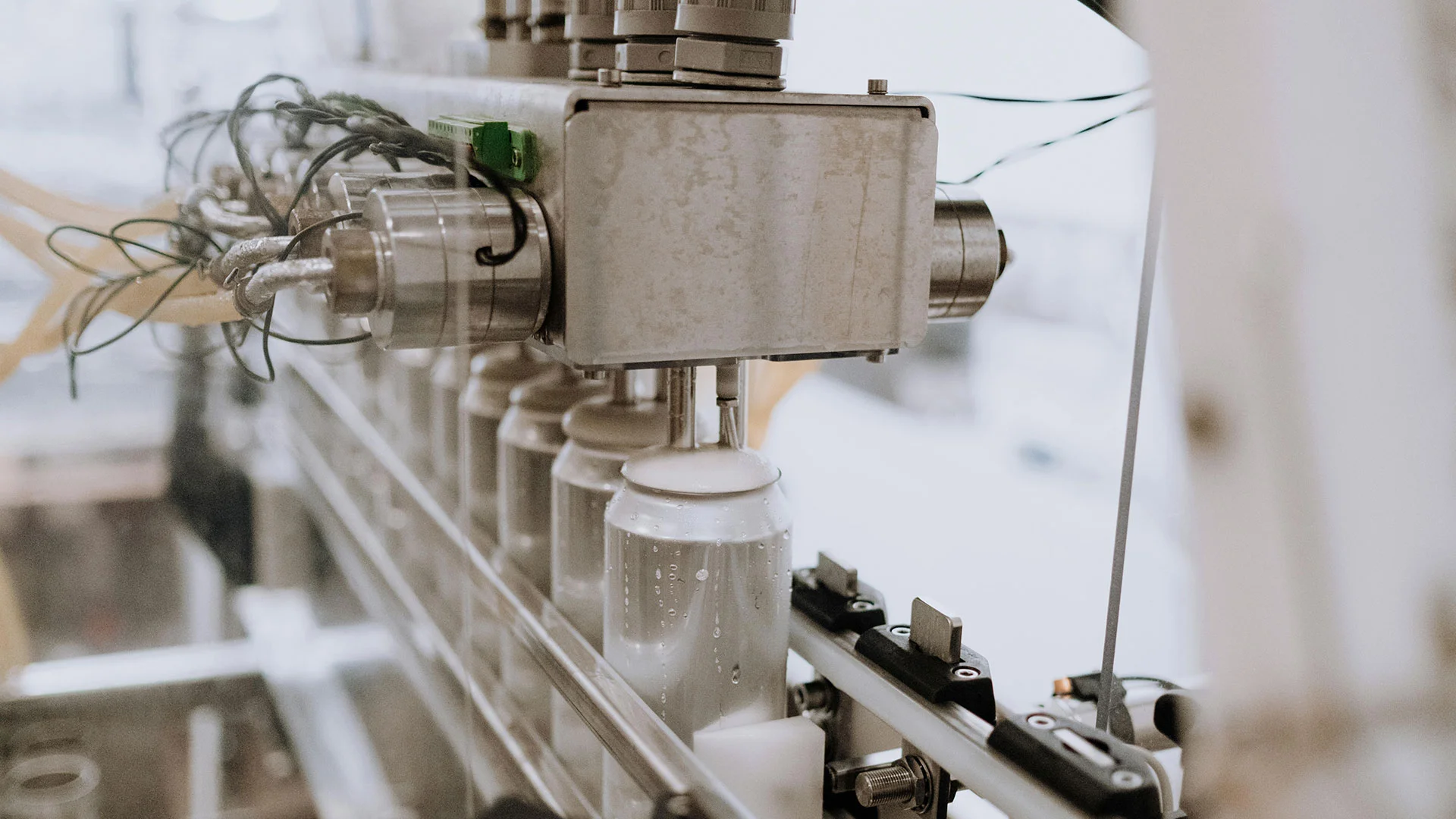 material-handling-banner